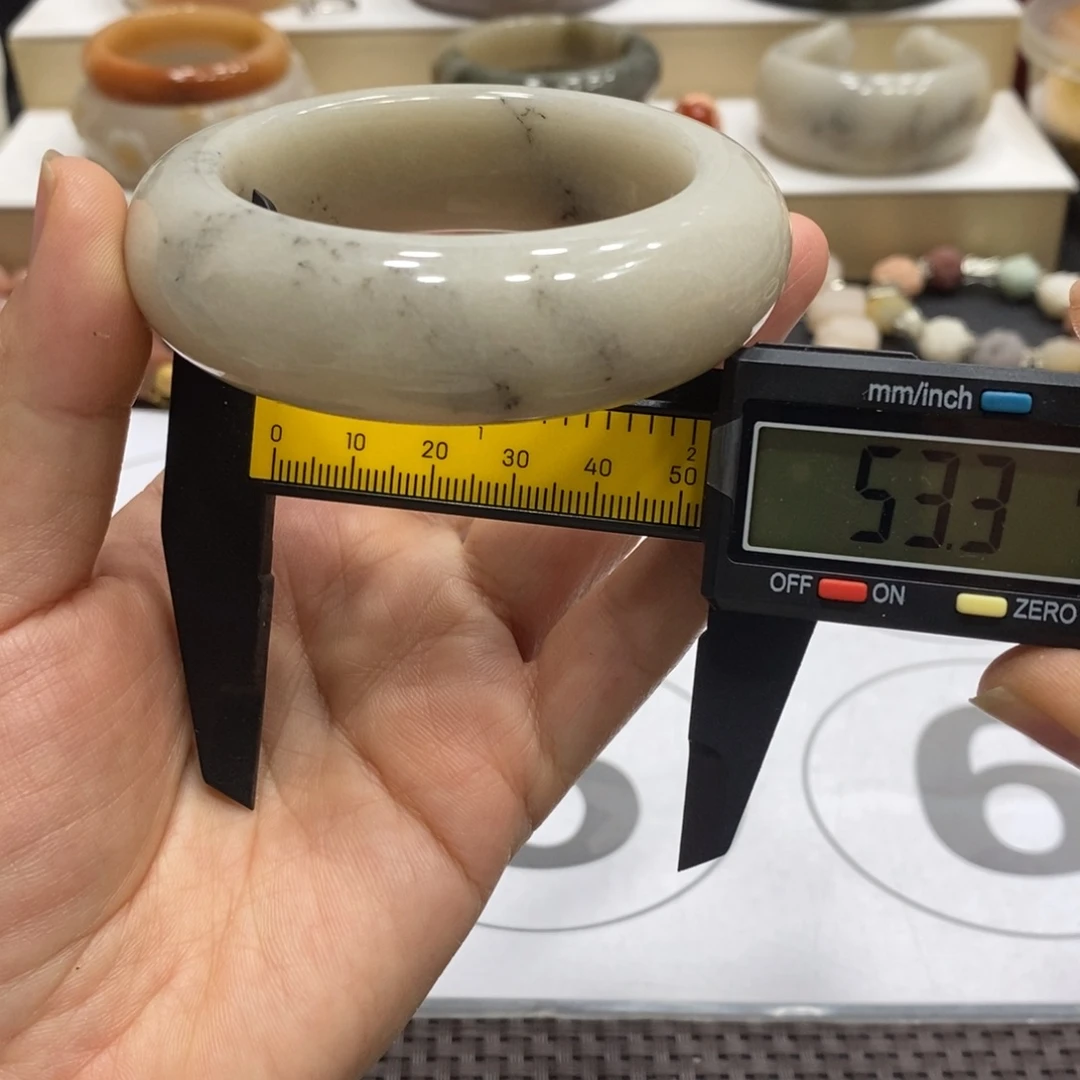 石英质玉未镶嵌手镯