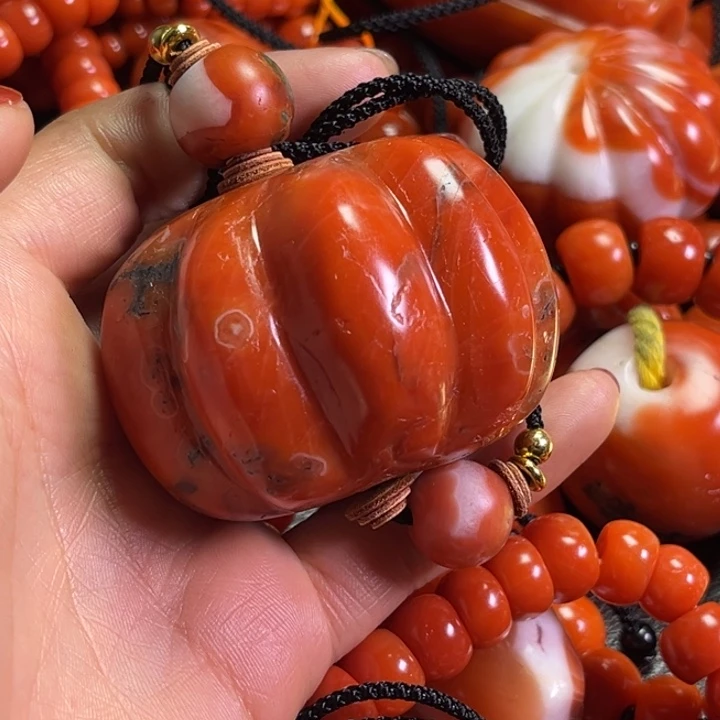 颈饰琉璃小*琉璃……….