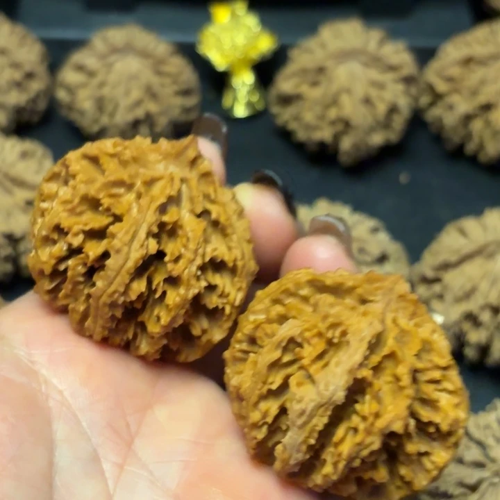 人***客文玩核桃吊坠秦岭灯笼3