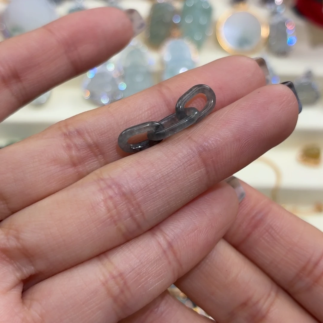 翡翠未镶嵌颈饰三环