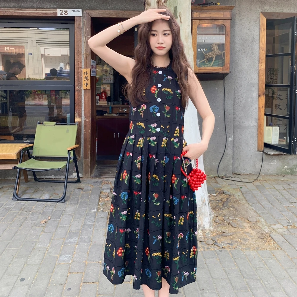 黑色绣花小香风法式连衣裙2025新款女初夏漂亮赫本风高级感背心裙