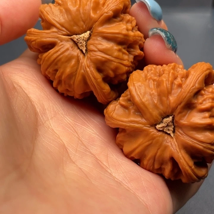 文***刀文玩核桃吊坠白狮子
