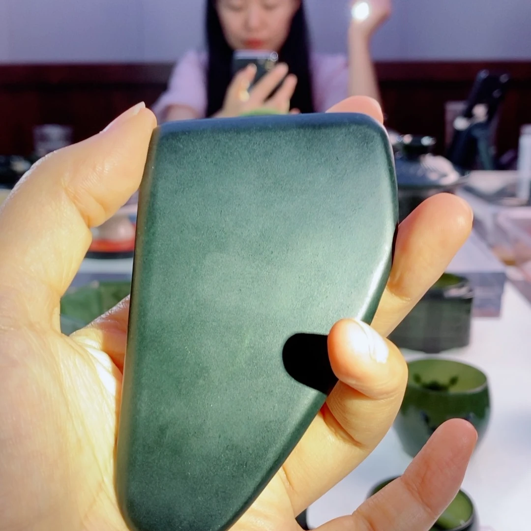 未镶嵌和田玉（青玉）摆件