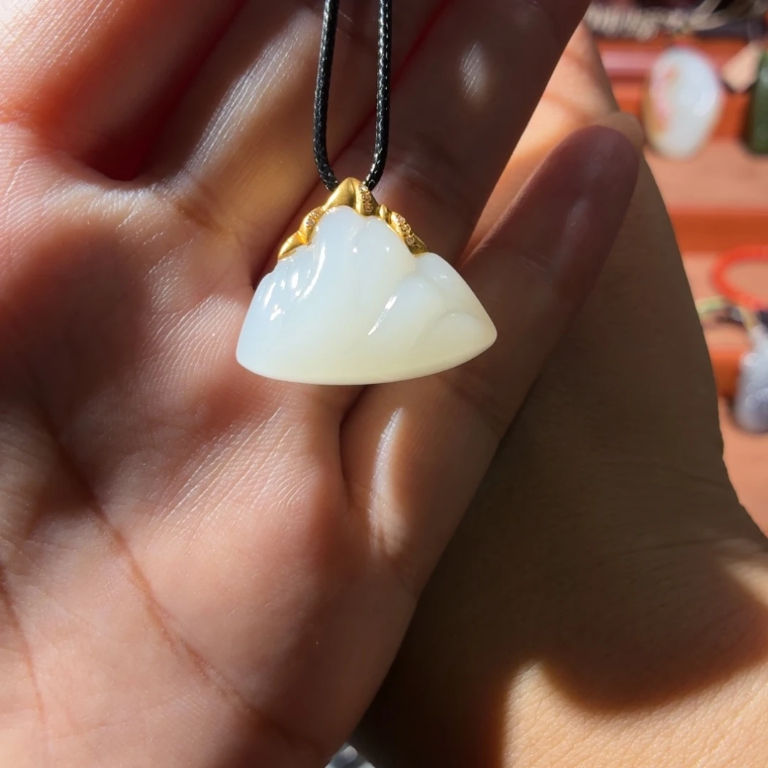 和田玉18K金镶嵌颈饰