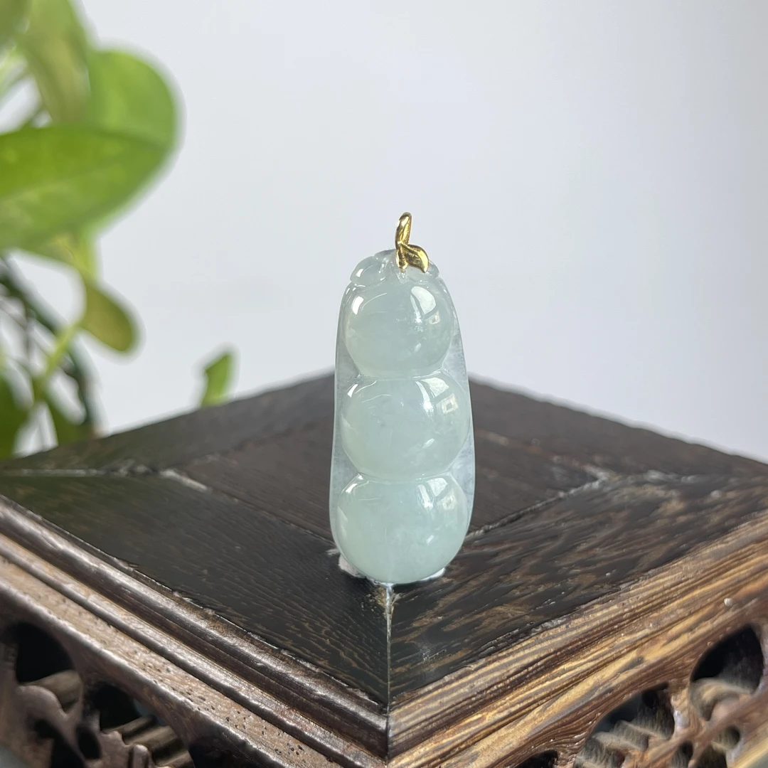 JYA23-32   天然缅甸A货翡翠  18K扣福豆