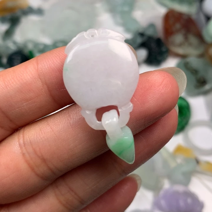 梦***儿翡翠未镶嵌颈饰翡翠