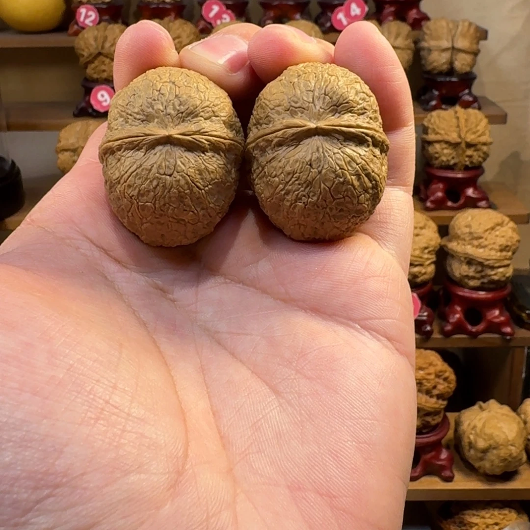 铁核桃把件密纹蛇皮球40尺