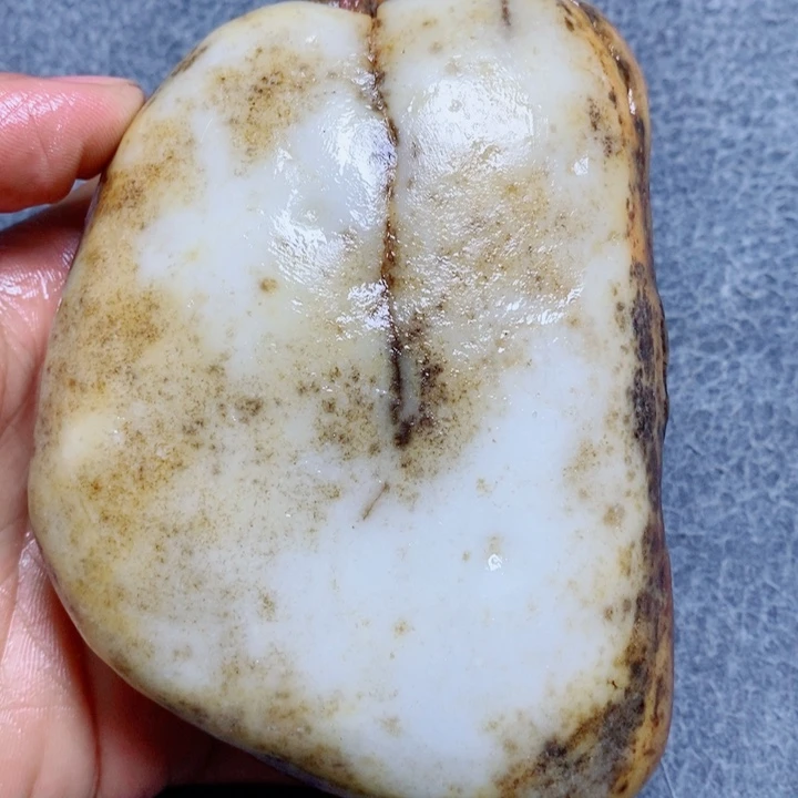 和田玉（糖玉）未镶嵌珠宝奇石