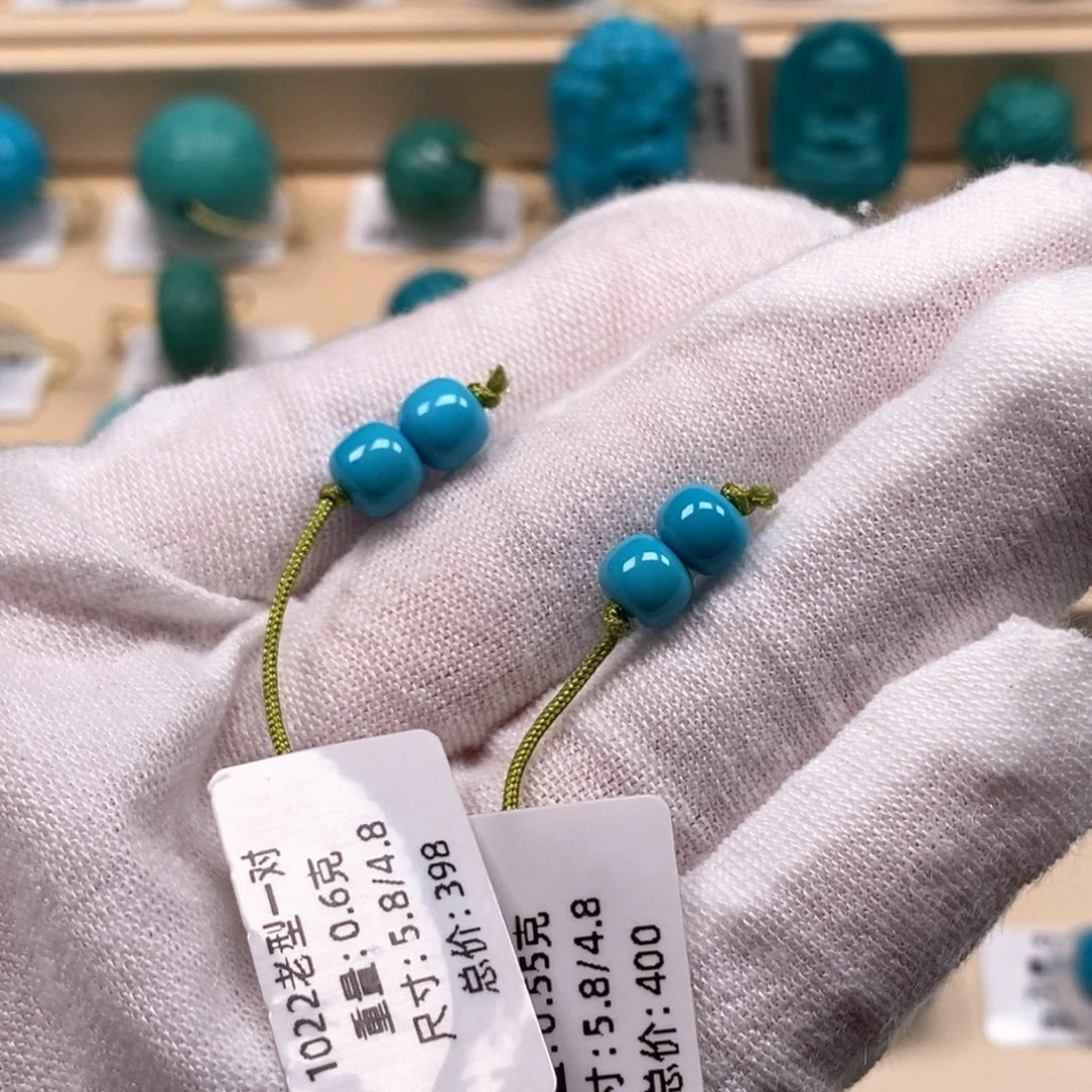 晴***朗绿松石未镶嵌精品原矿高瓷绿松石