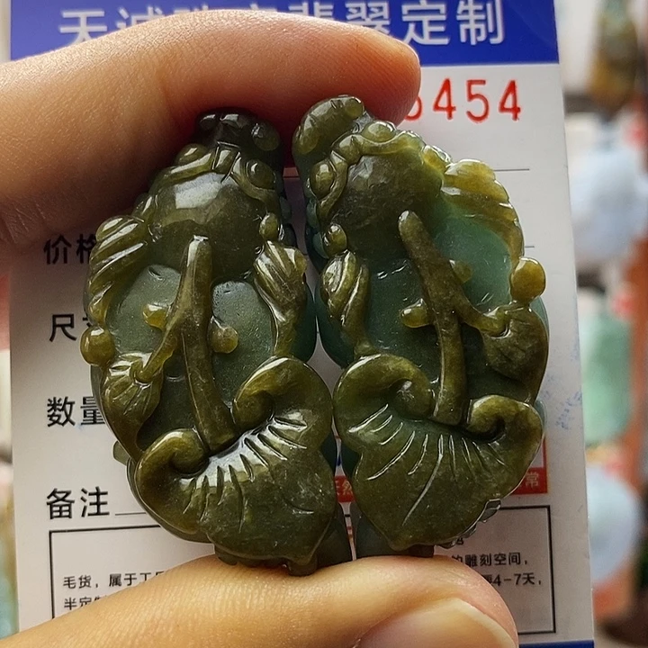 翡翠未镶嵌颈饰每天