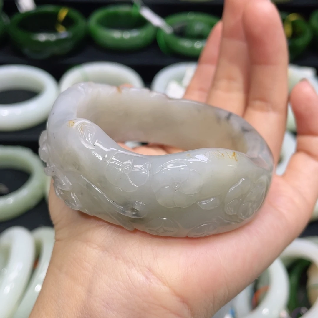 未镶嵌手镯和田玉型**女29