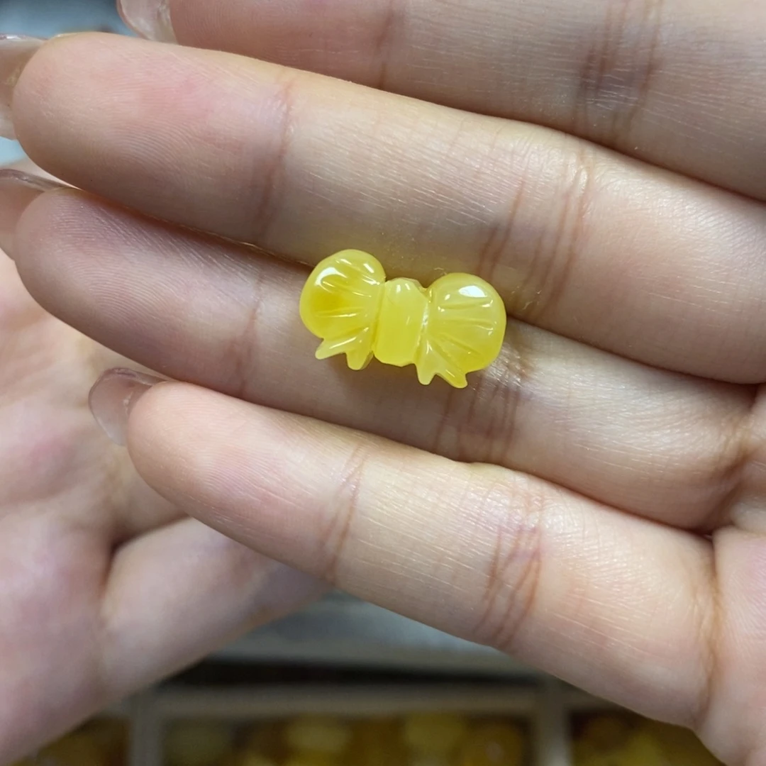 未镶嵌颈饰蜜蜡蝴蝶结