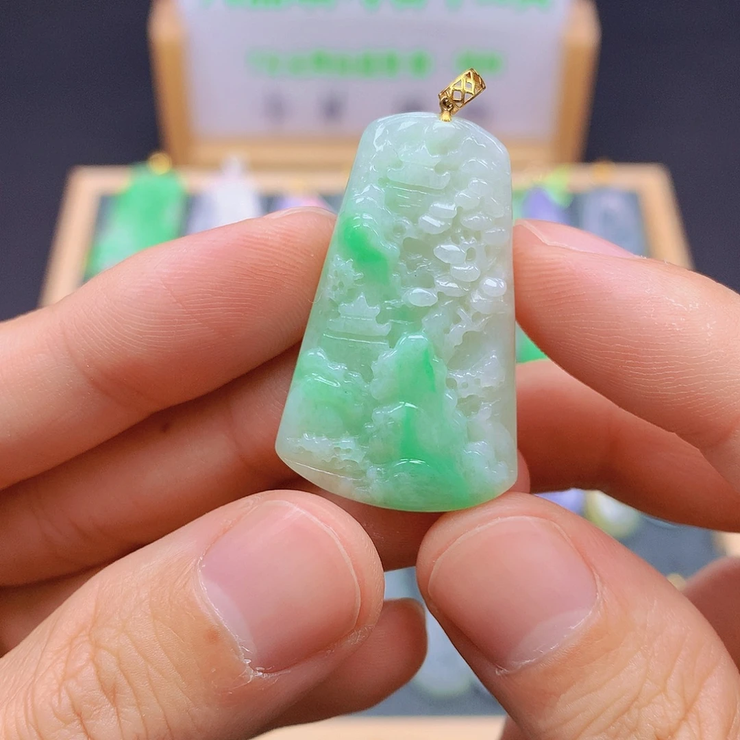 翡翠18K金镶嵌颈饰翡翠