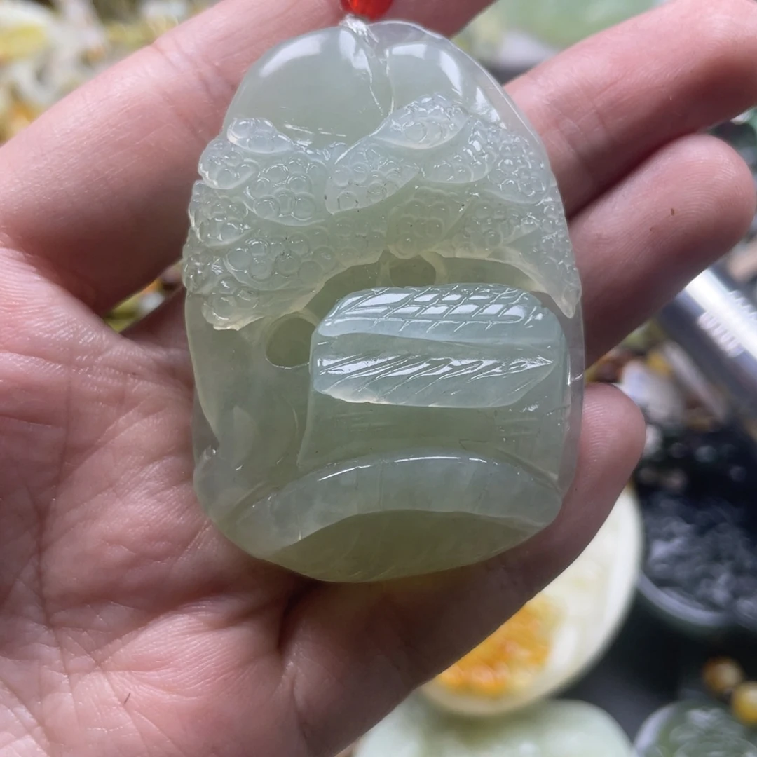 蛇纹石玉未镶嵌吊坠