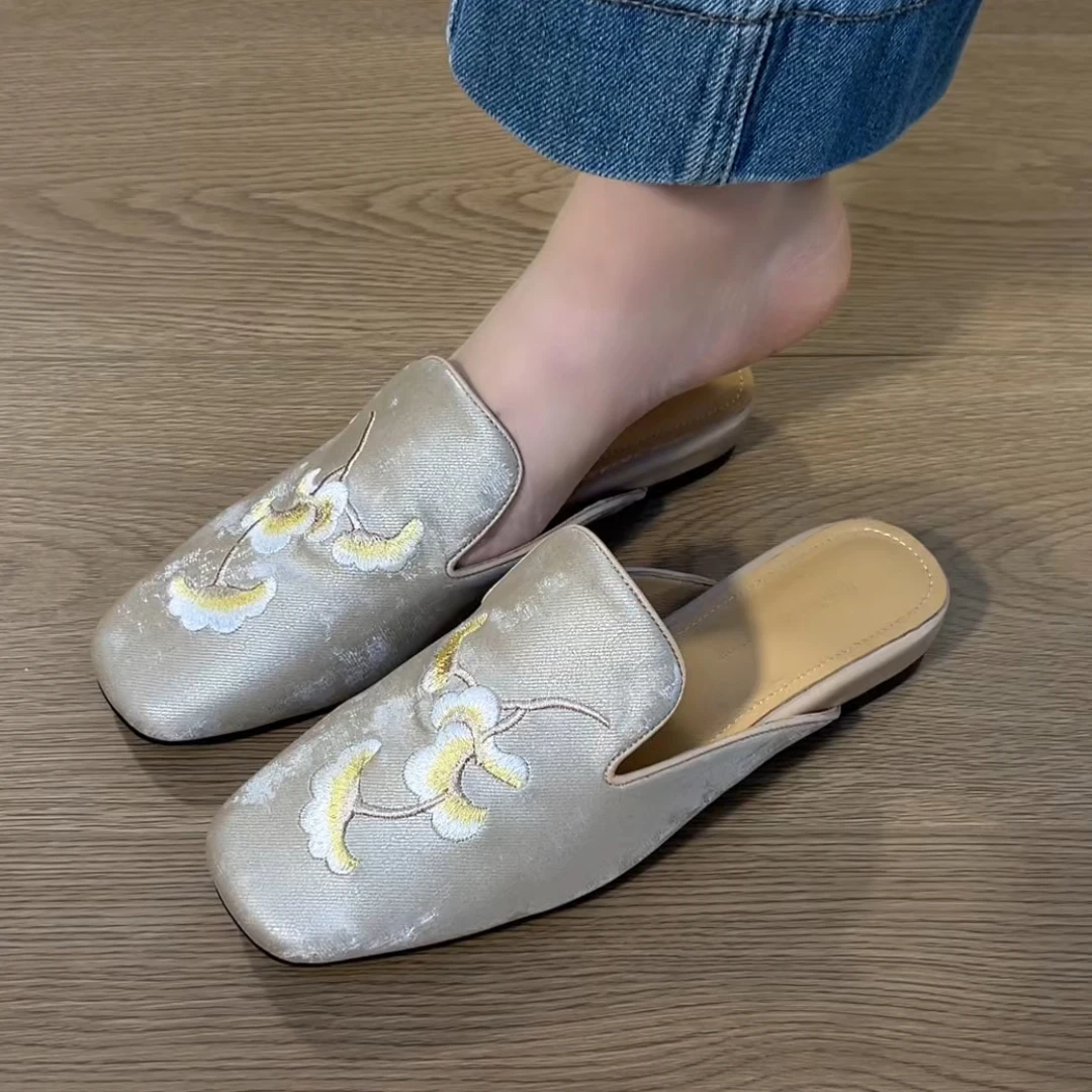 拖鞋半托2025年新款刺绣简洁气质包头拖舒适简约女款设计时尚拖鞋