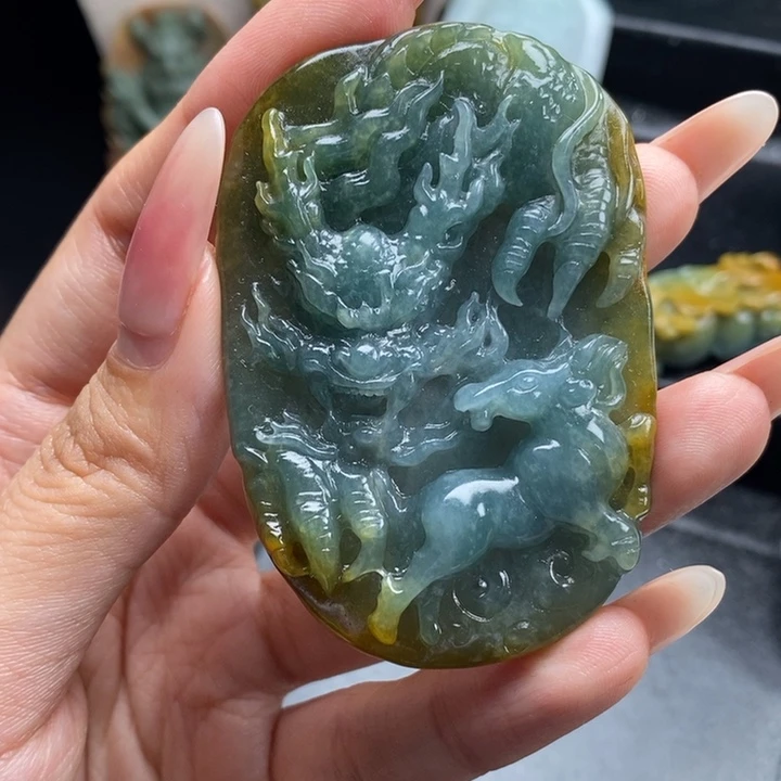 定制翡翠未镶嵌龙马精神