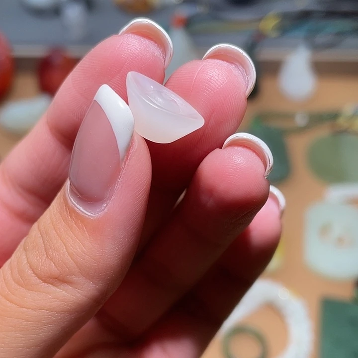 和田玉未镶嵌车挂