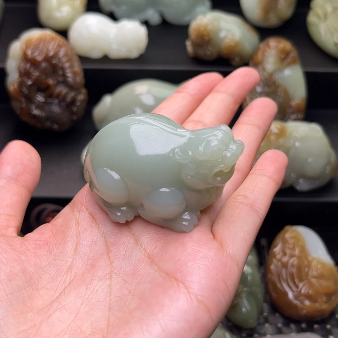 和田玉未镶嵌把件怦**动