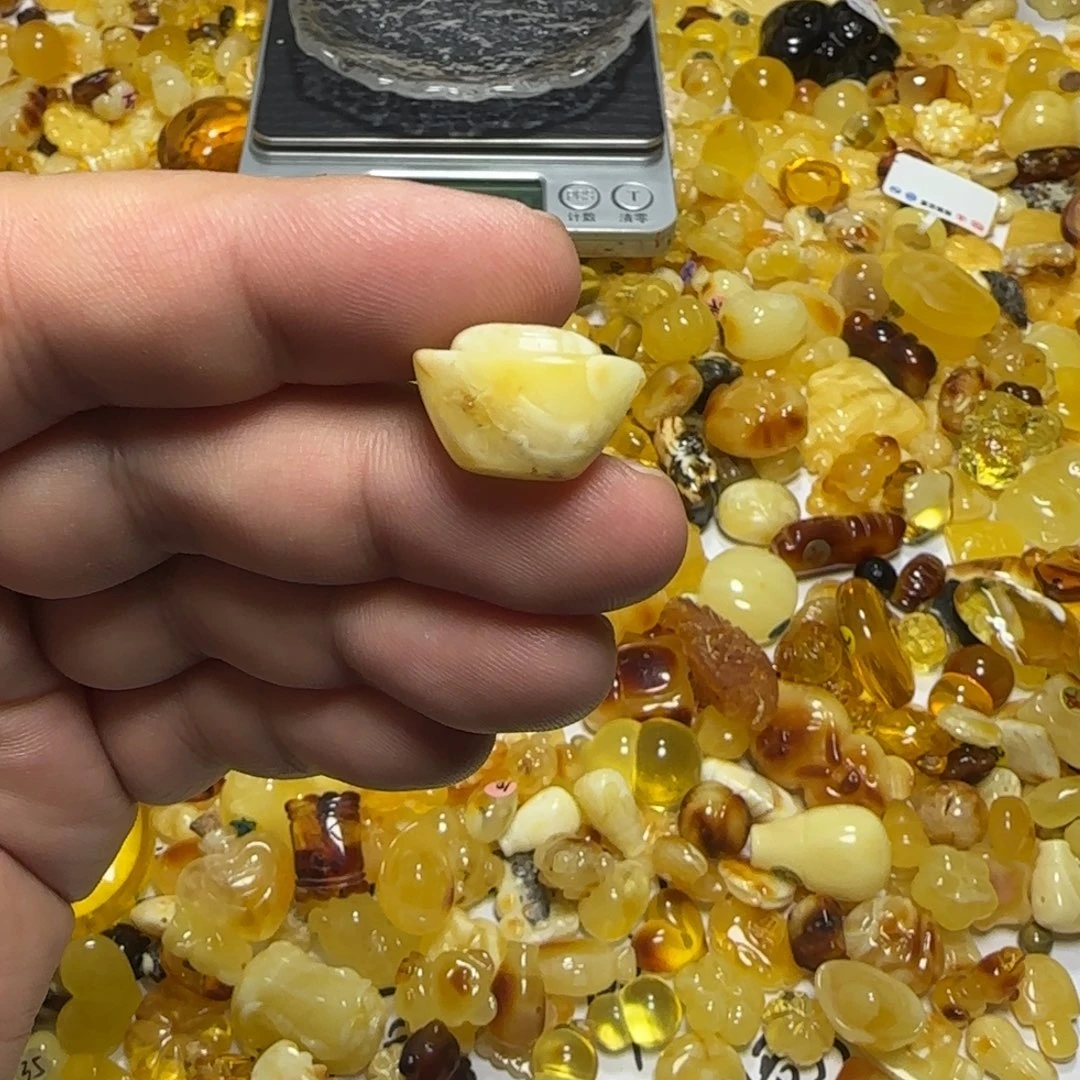 琥珀未镶嵌裸石1.45克