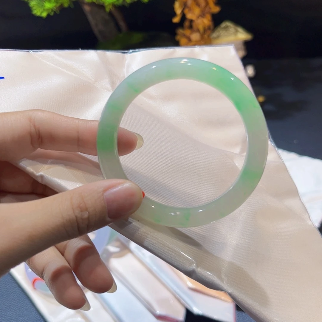 未镶嵌手镯翡翠52