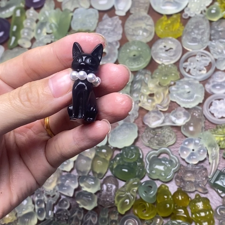 蛇纹石玉未镶嵌颈饰