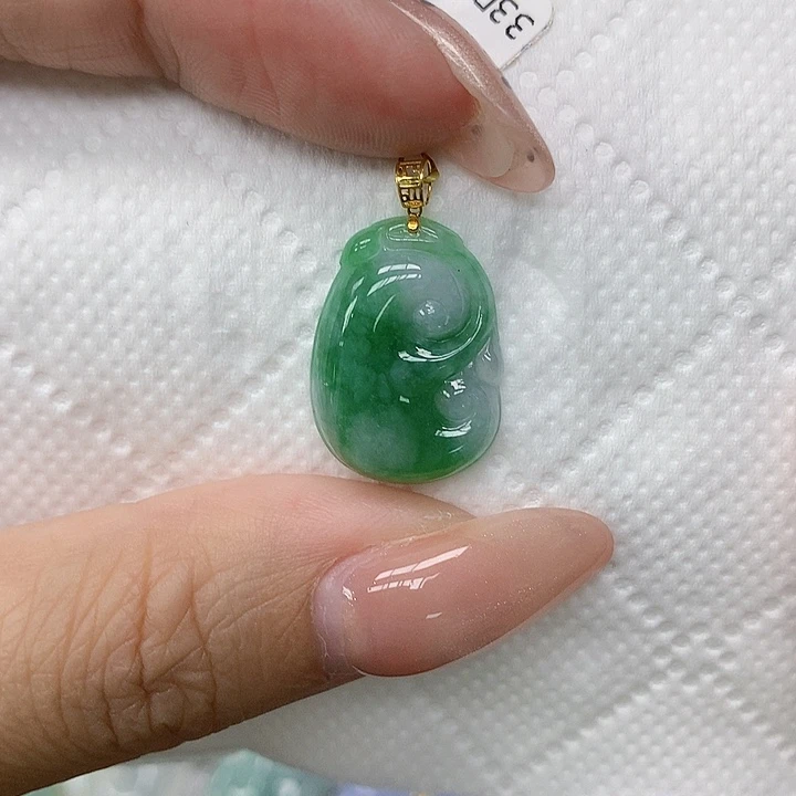 颈饰18K金镶嵌翡翠