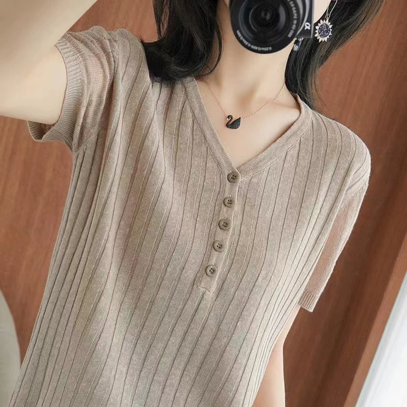 夏季新款v领单排扣冰丝短袖t恤女宽松大版显瘦洋气上衣百搭针织衫