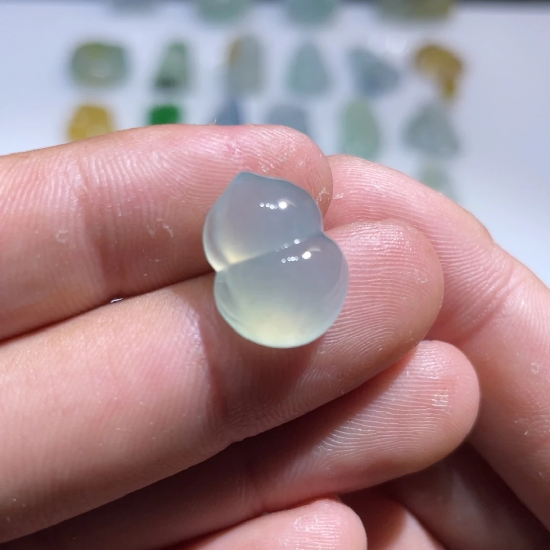 未镶嵌定制翡翠Y****?晴绿葫芦