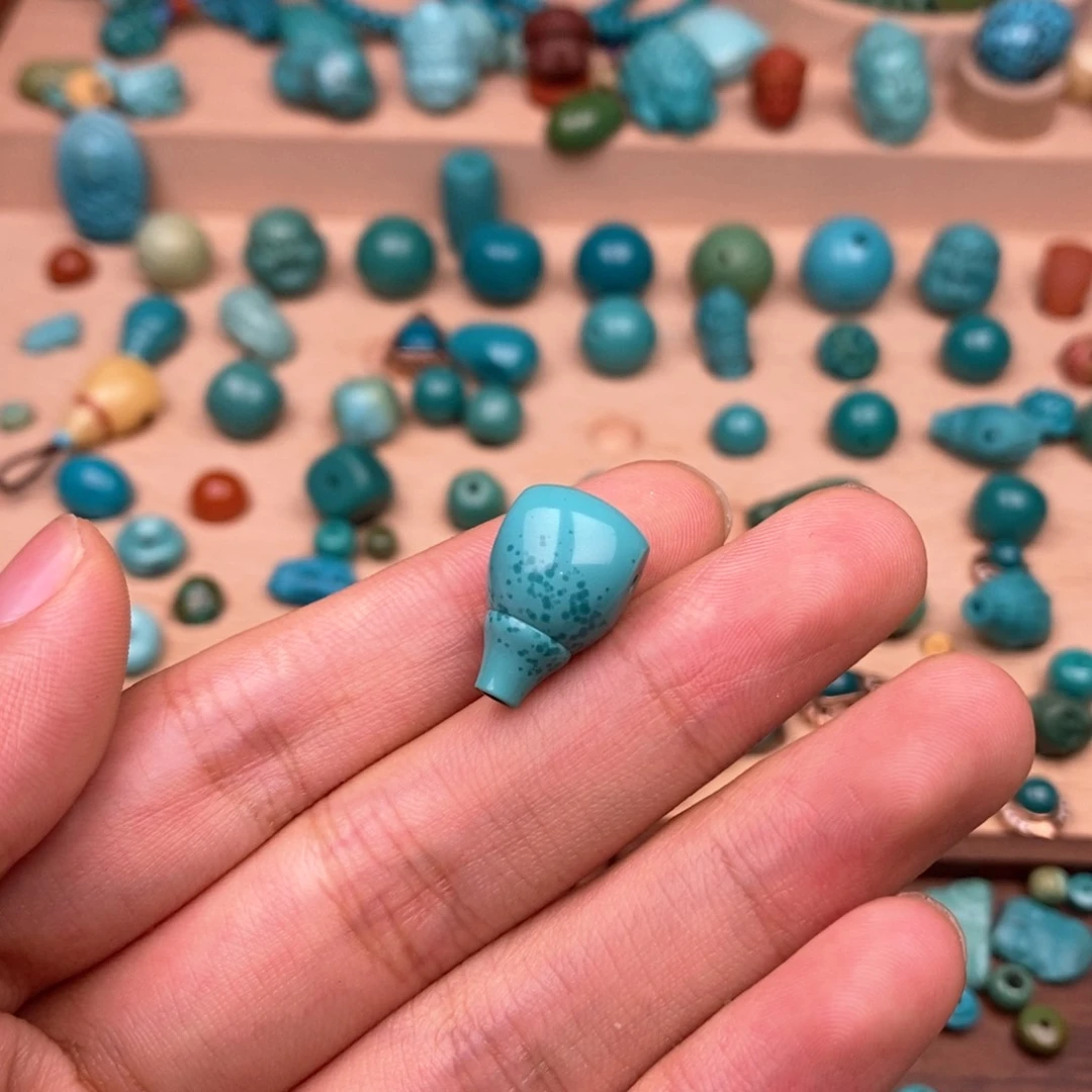 绿松石未镶嵌挂件灰****兔