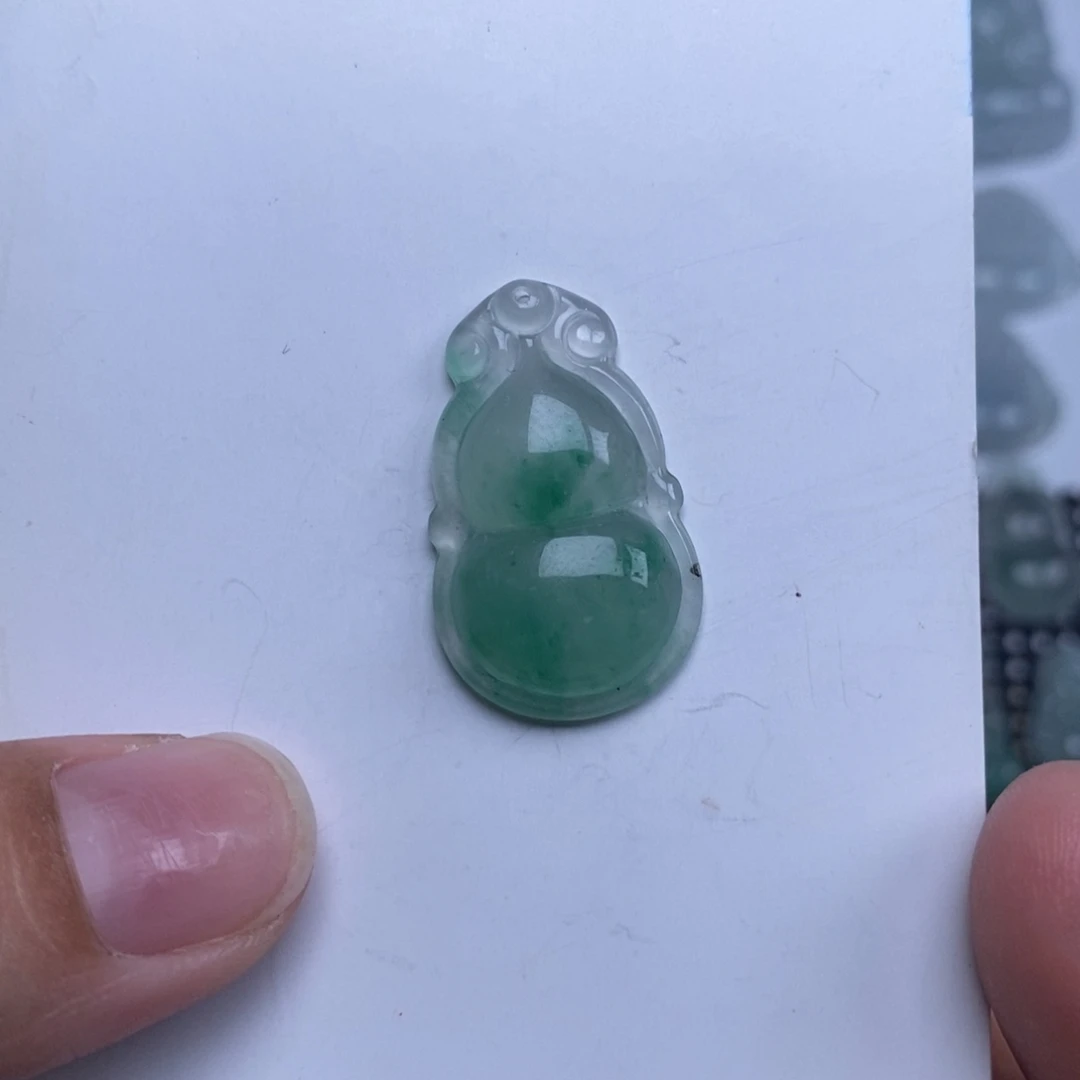 石英质玉未镶嵌颈饰葫芦