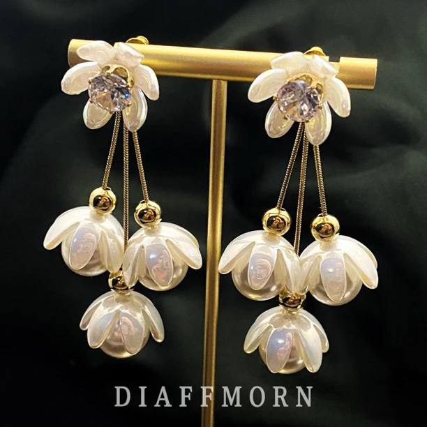 铜合金仿珍珠耳饰 Y.M“铃兰花”超仙温柔气质白色时尚花瓣珠珠耳环