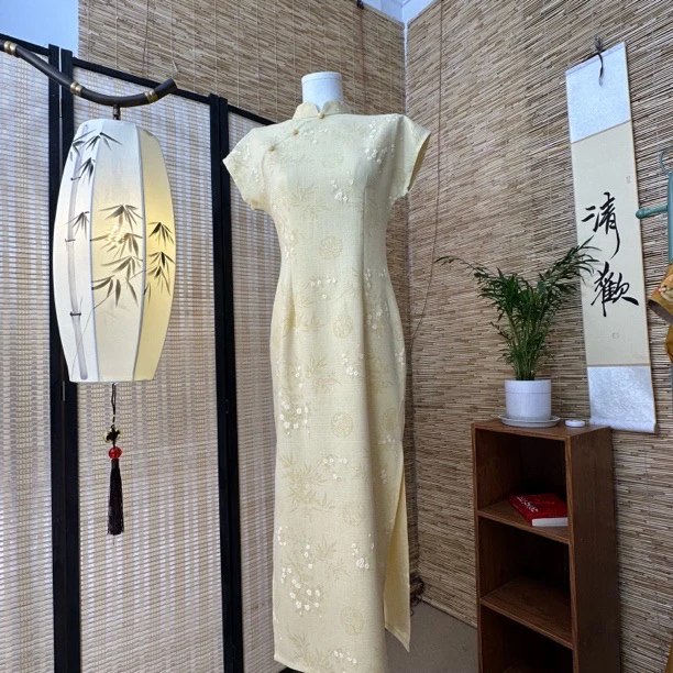 拾肆/ 迎春  苏式 温婉可人 显白刺绣款新款旗袍