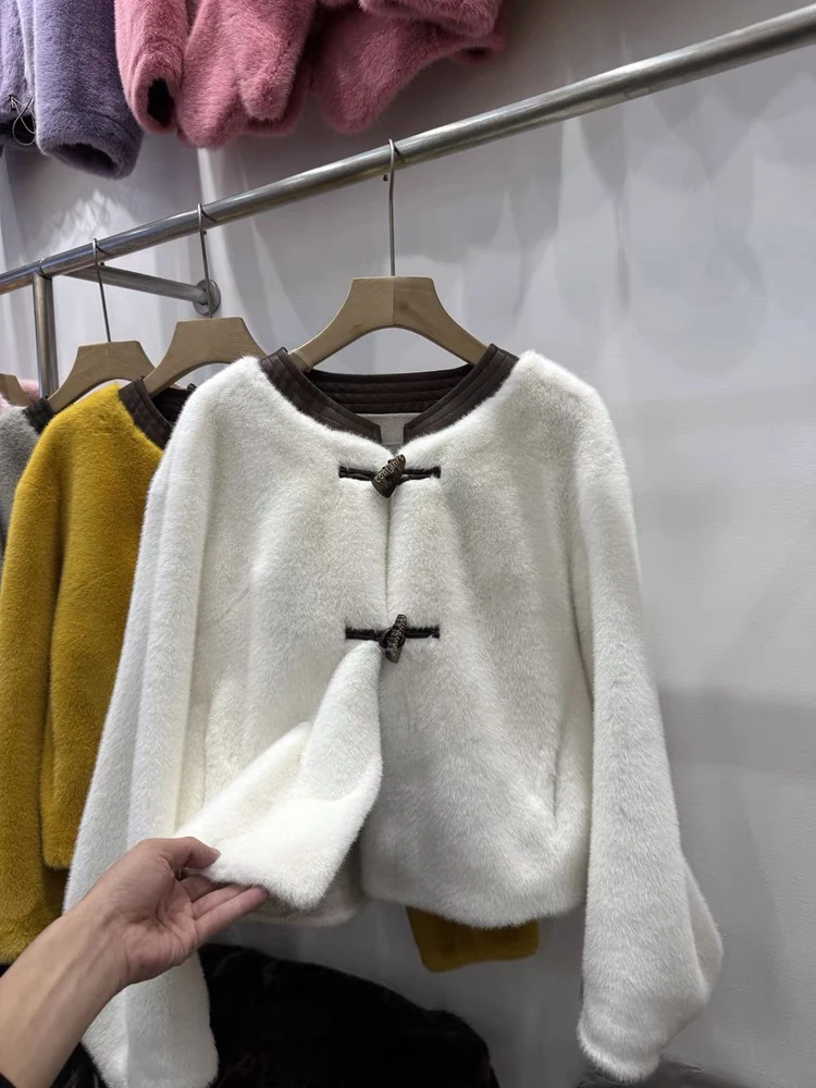 【珍雨】时尚百搭牛角扣圆领女短款外套985