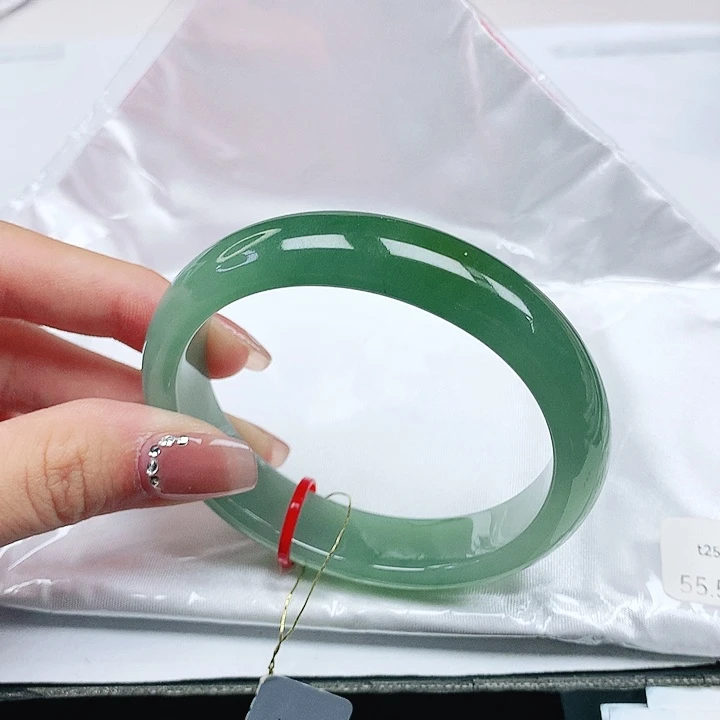 翡翠手镯（贵妃镯）未镶嵌缅甸天然a货手镯55+