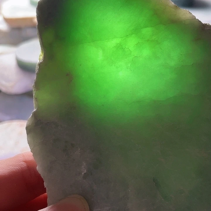 翡翠挂件未镶嵌毛料52