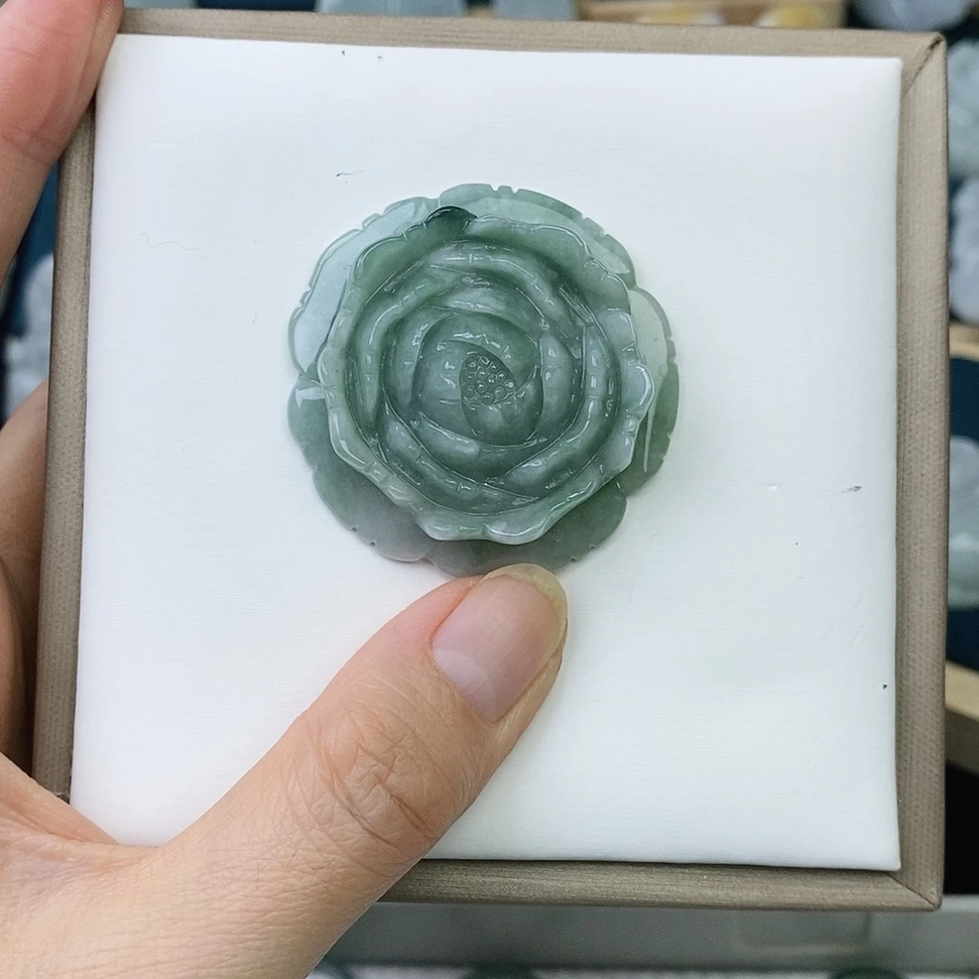 翡翠未镶嵌颈饰花