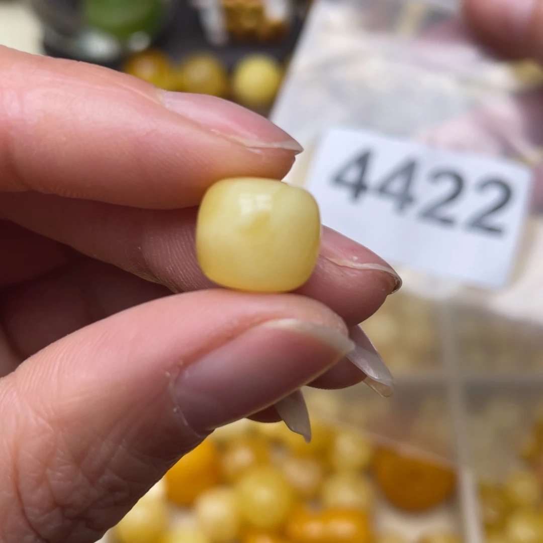 蜜蜡珠宝奇石未镶嵌皮坑11.7