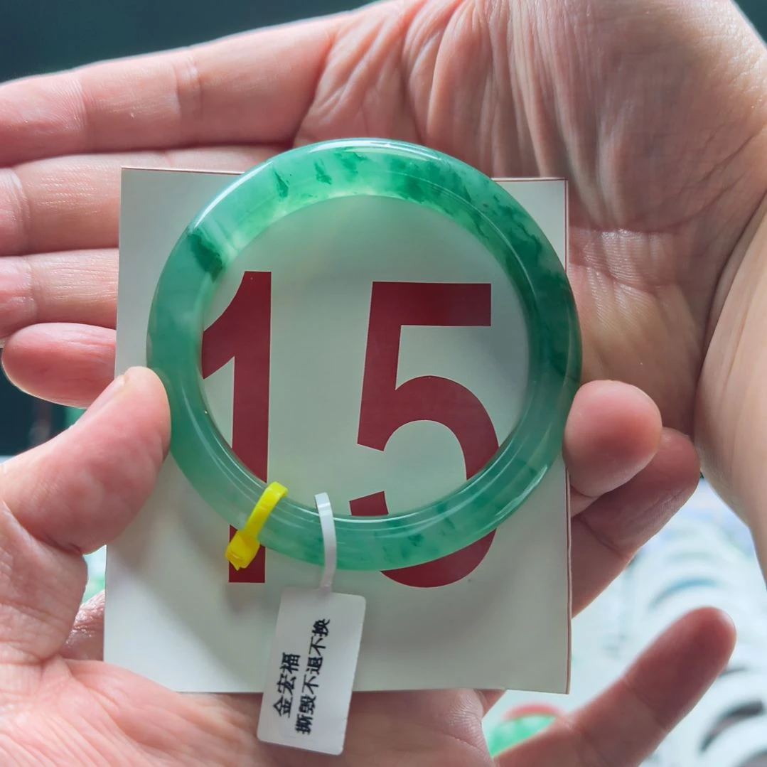 石英质玉（非洲翠）未镶嵌手镯