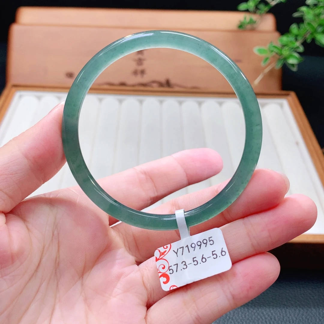 翡翠手镯（圆镯）未镶嵌