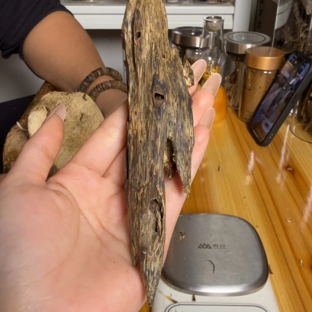 沉香白奇虫漏23克