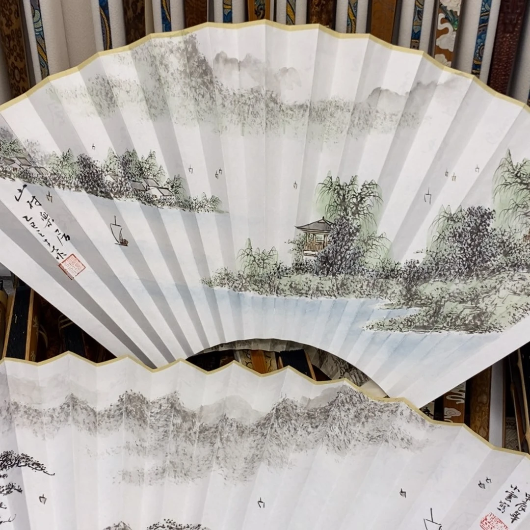 扇子新****言图我哦我我哦哦哦