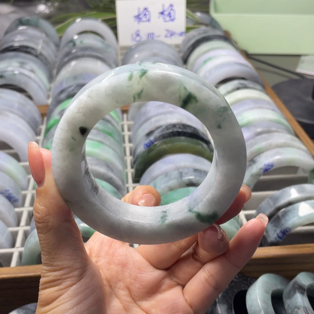 未镶嵌乌鸡翡翠手镯定制翡翠
