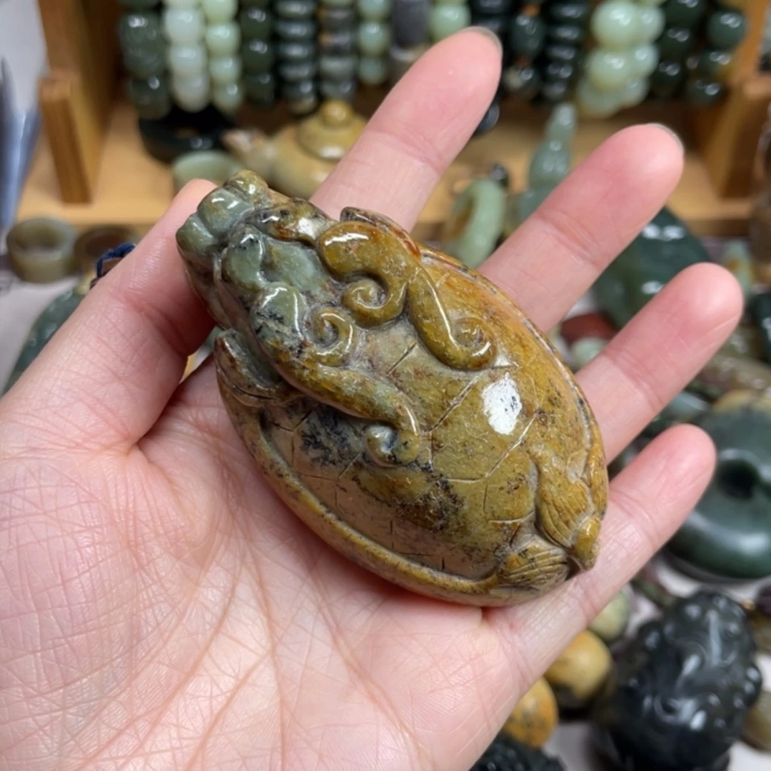 【闪购商品】未镶嵌岫岩河磨玉（透闪石质玉）把件