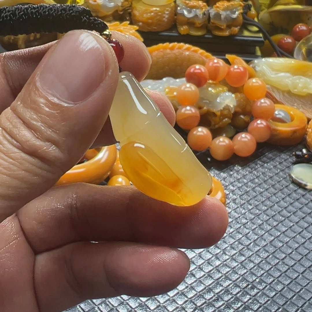 石英质玉未镶嵌颈饰