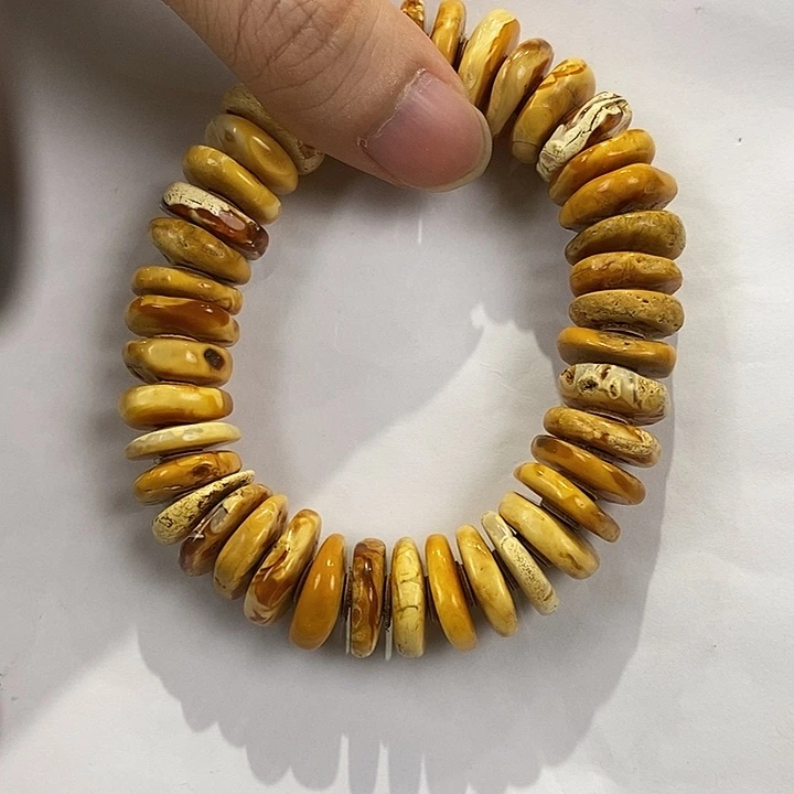 琥珀未镶嵌颈饰多人