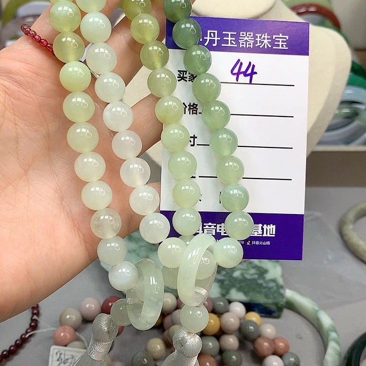 未镶嵌蛇纹石玉手镯多样性随机发其中之一