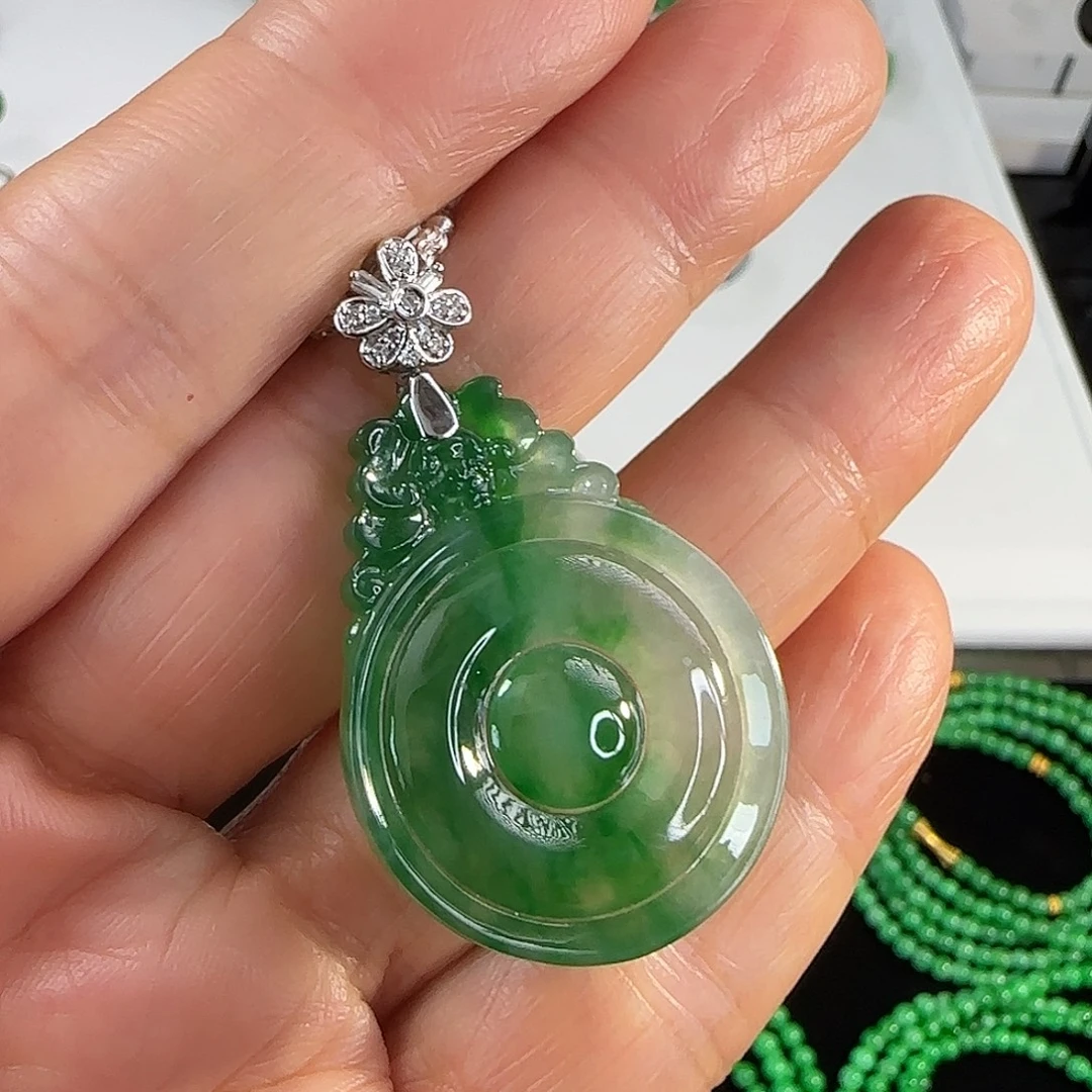 翡翠18K金镶嵌颈饰