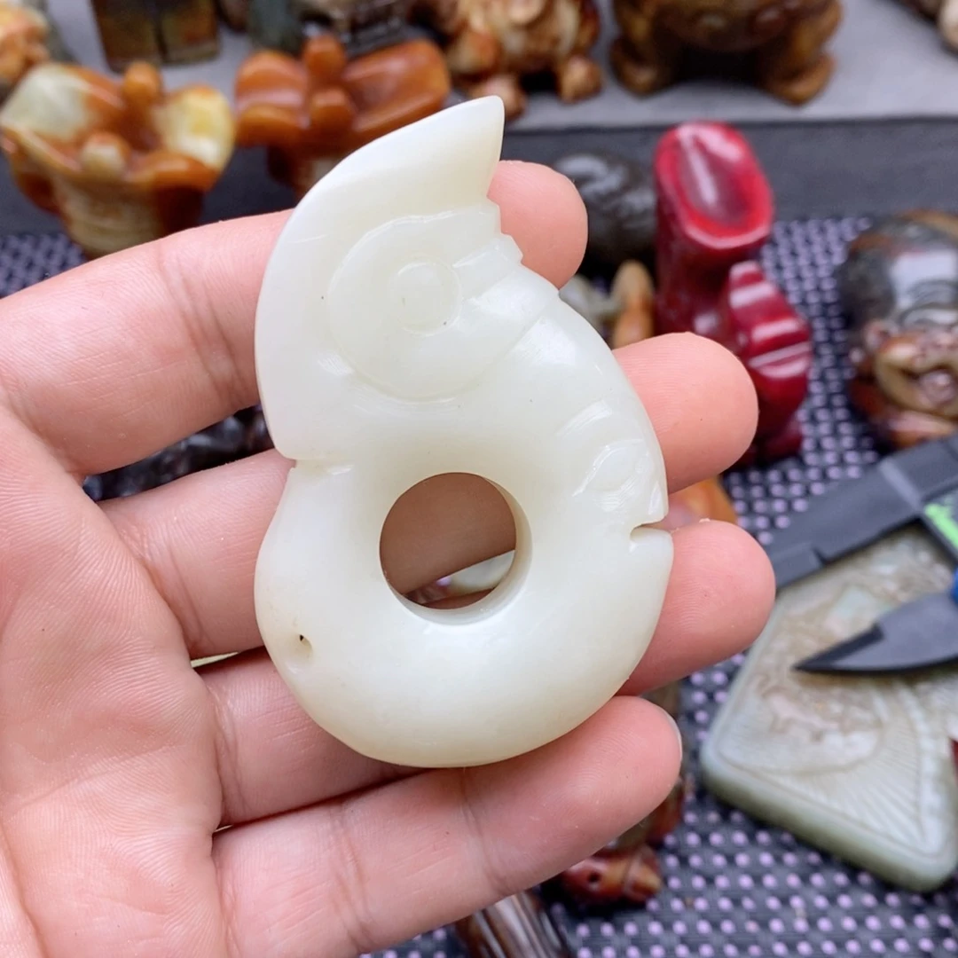 蛇纹石玉未镶嵌颈饰