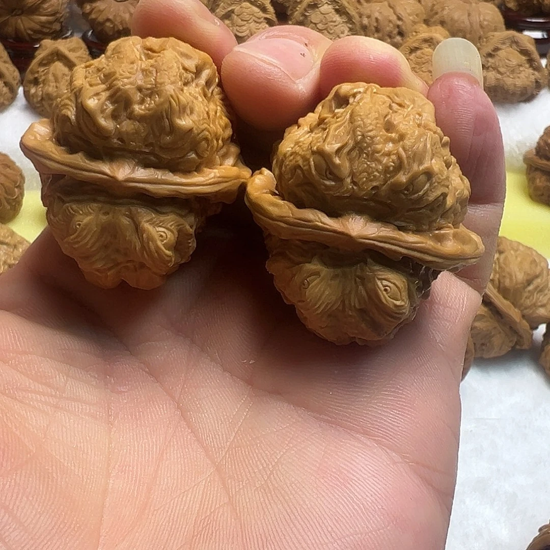 大***轩核桃蛤蟆雕刻吞噬