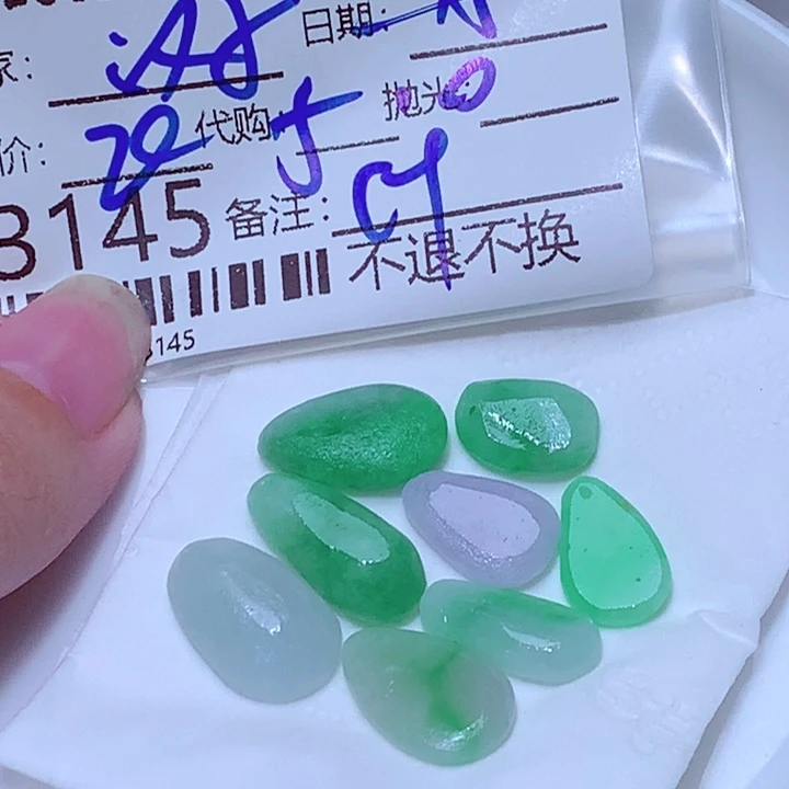 贝***子颈饰未镶嵌翡翠gg
